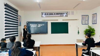 "Интернетке тәуелділік – еркіндікке қауіп" тақырыбында түзету дамыту сабағы өткізілді